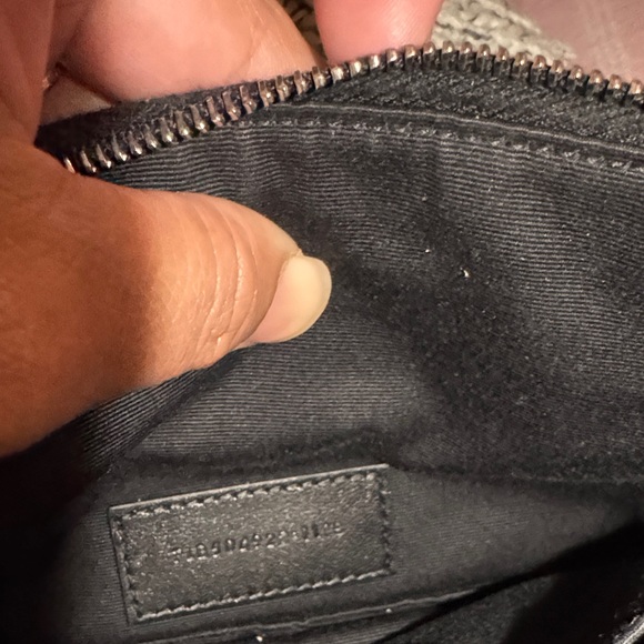 Saint Laurent Black Leather Detail - Picture 3 of 9